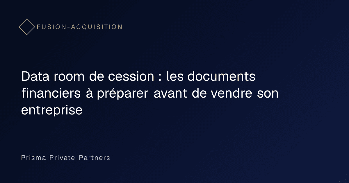 Classeurs et documents financiers organisés par rubrique pour préparer la vente d'une entreprise